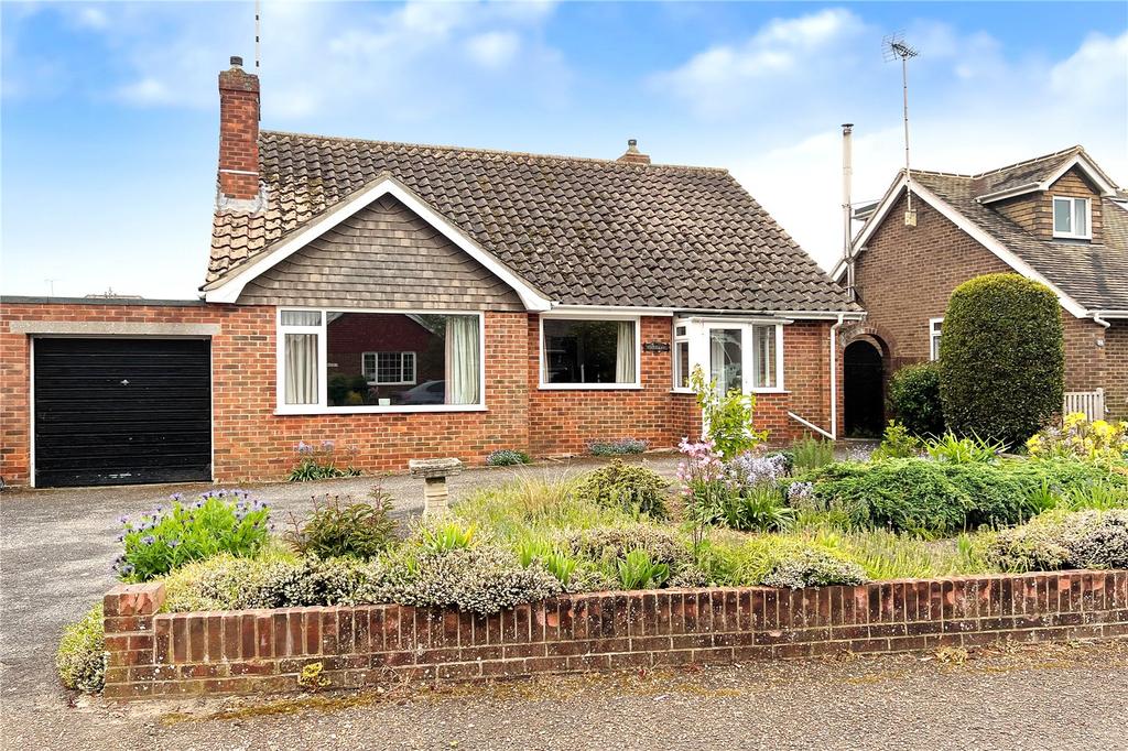 Mill Road Avenue, Angmering, West Sussex 2 bed bungalow £475,000