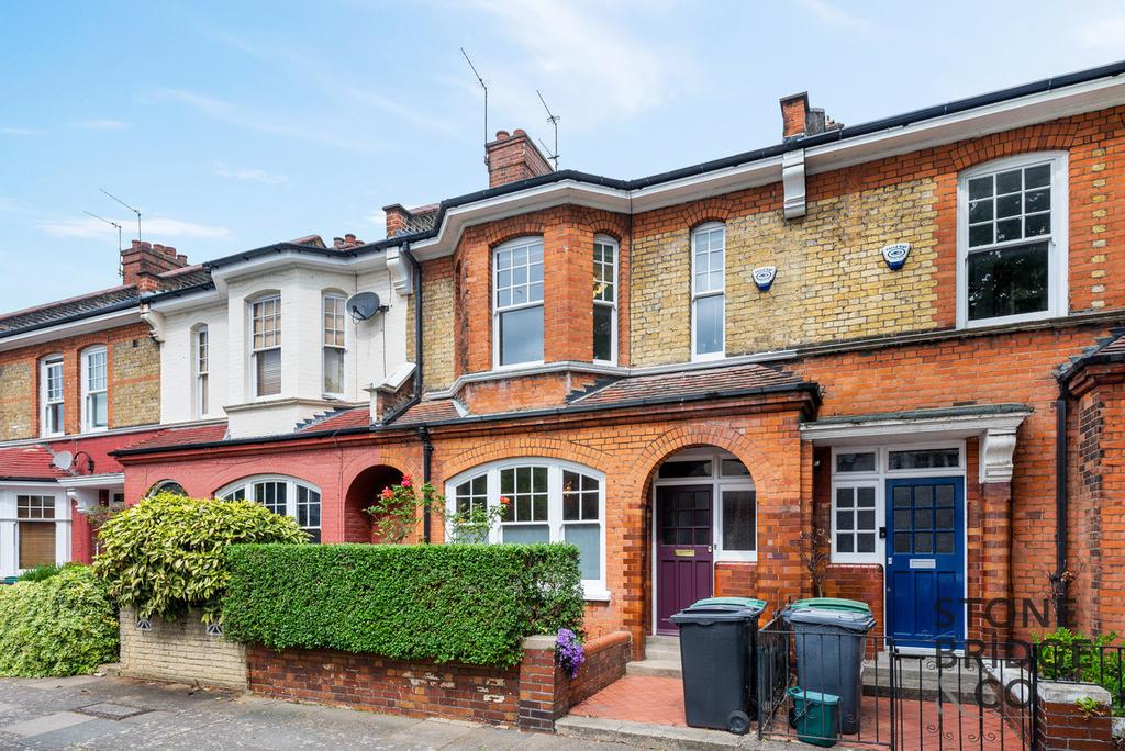 Russell Avenue, London, N22 2 bed terraced house £675,000