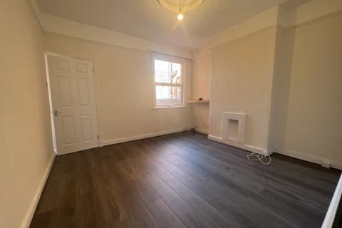 2 bedroom terraced house to rent, London Road, Oadby, LE2