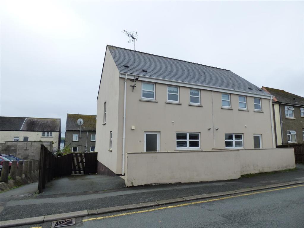 Robert Street, Milford Haven 3 bed semidetached house £595 pcm (£137 pw)