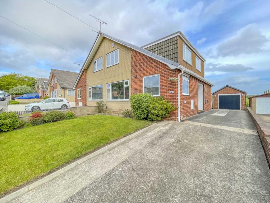Carlinghow Lane, Batley 3 bed semidetached house £260,000
