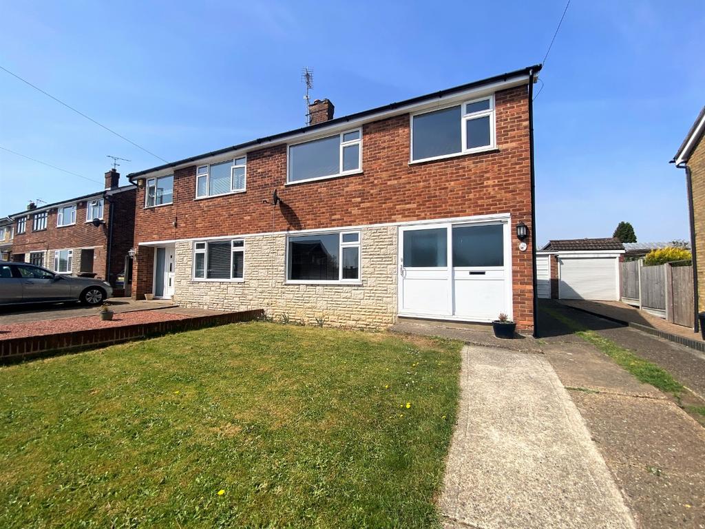 Birch Grove, Hempstead 3 bed semidetached house £1,450 pcm (£335 pw)