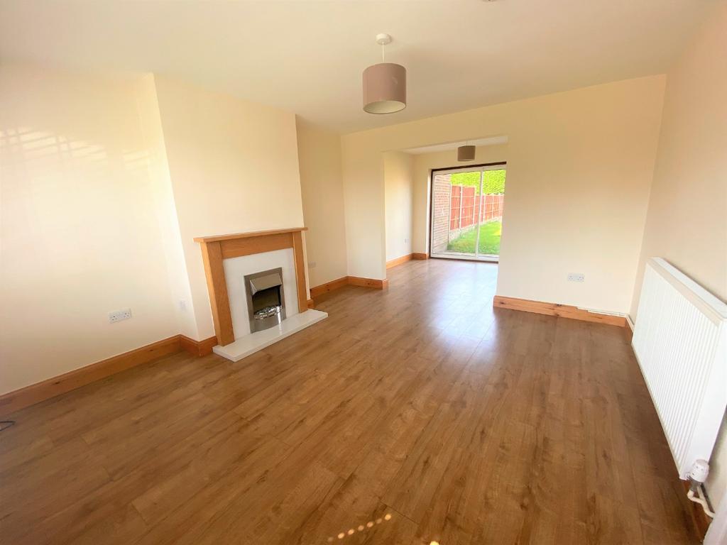 Birch Grove, Hempstead 3 bed semidetached house £1,450 pcm (£335 pw)