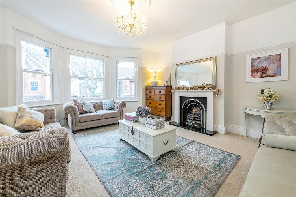 Victoria Avenue, Surbiton 3 bed £600,000
