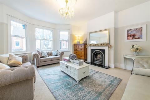 45a Victoria Avenue, Surbiton, KT6 5DN