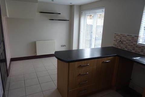3 bedroom terraced house to rent, Brackenridge, Shotton