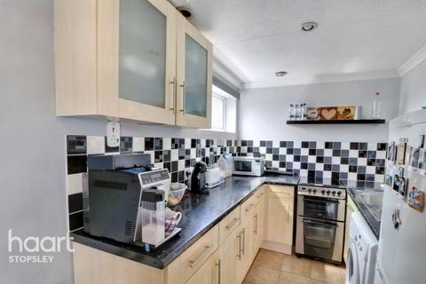 25a Cowdray Close, Luton, LU2 8QS