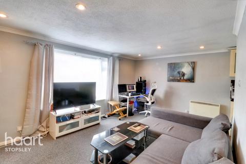 25a Cowdray Close, Luton, LU2 8QS
