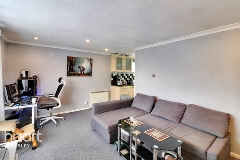 25a Cowdray Close, Luton, LU2 8QS