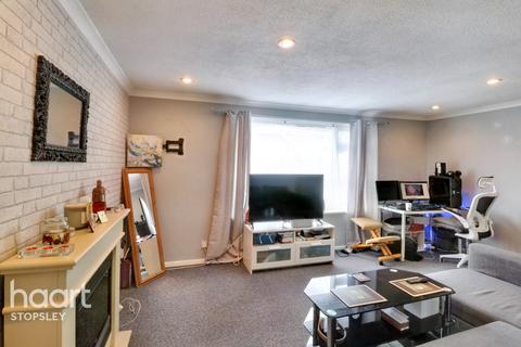 25a Cowdray Close, Luton, LU2 8QS