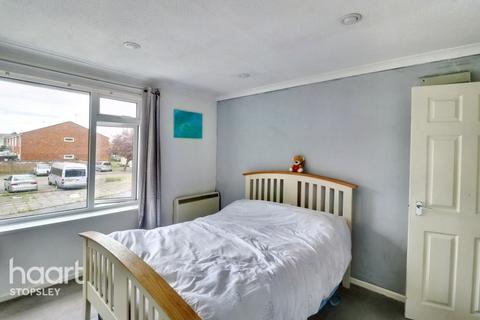 25a Cowdray Close, Luton, LU2 8QS