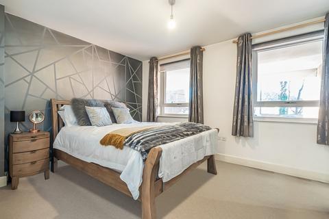 2 bedroom apartment to rent, 107 Marsh Road, Pinner, HA5