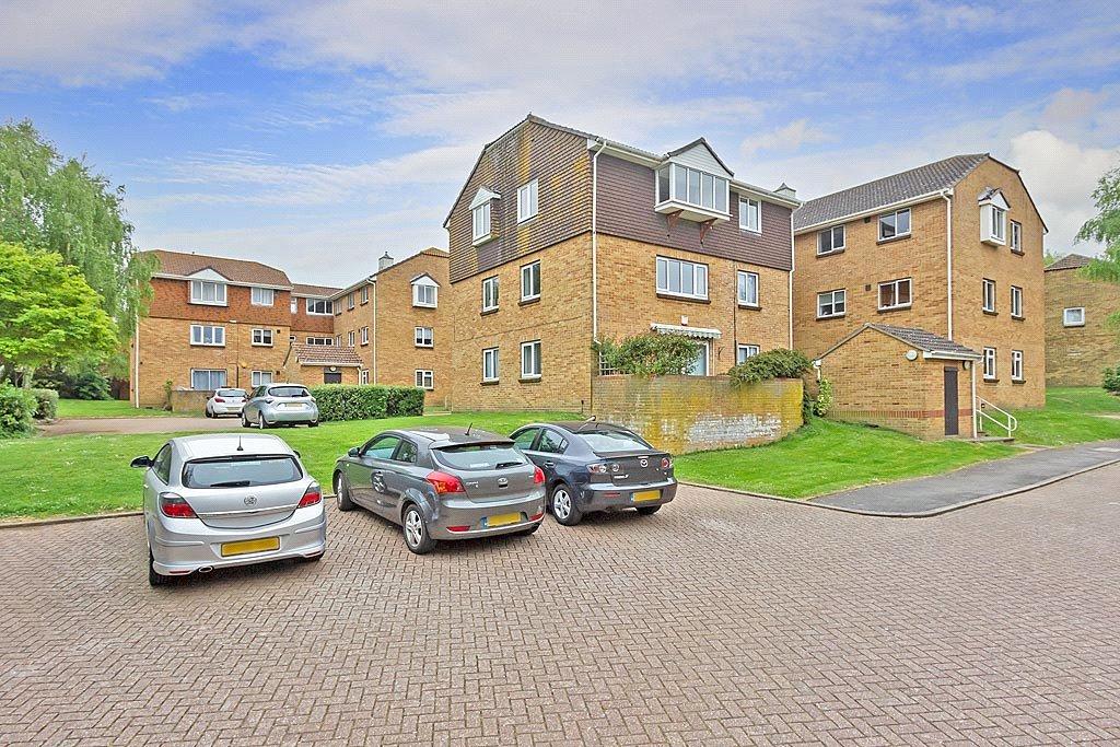 Fallowfield, Sittingbourne, Kent, ME10 2 bed apartment £170,000