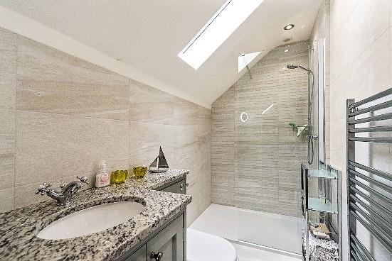 Bedroom 3 en suite