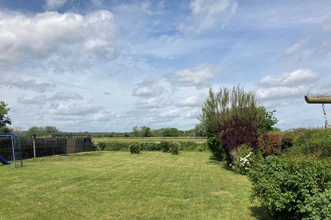 2 Cleeve Road, Marlcliff, Alcester, B50 4NR