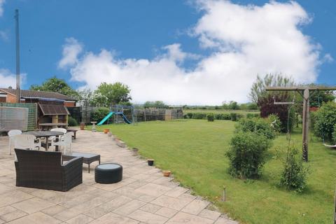 2 Cleeve Road, Marlcliff, Alcester, B50 4NR