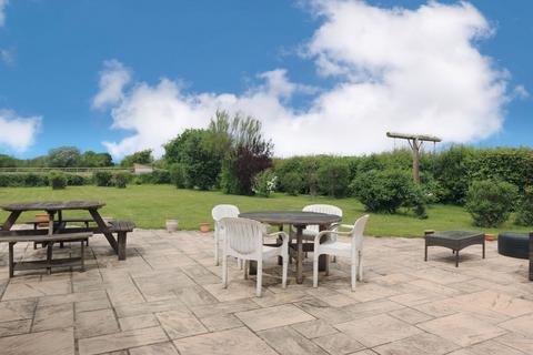2 Cleeve Road, Marlcliff, Alcester, B50 4NR