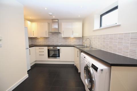 2 bedroom apartment to rent, High Street, CM12