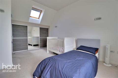 3 bedroom semi-detached house for sale - Seabright Way, Aylesbury