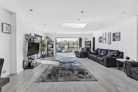 2 Greycot Road, Beckenham, BR3 1TA
