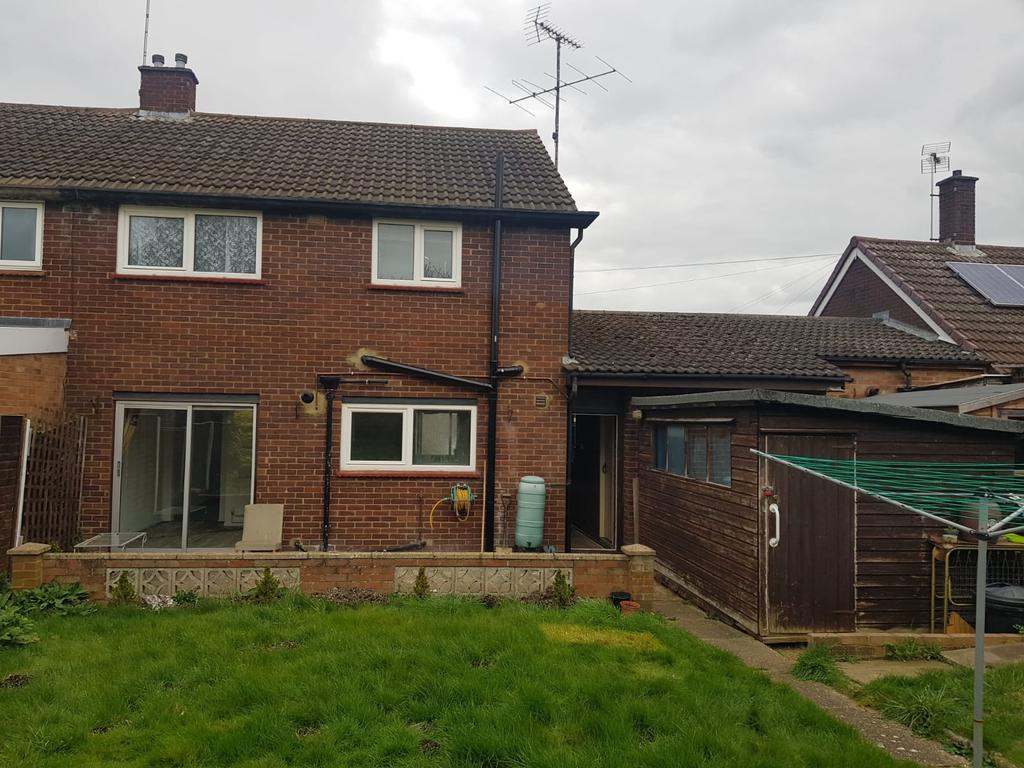 106 Water Eaton Road, Bletchley, Milton Keynes MK2 3AL 3 bed semi