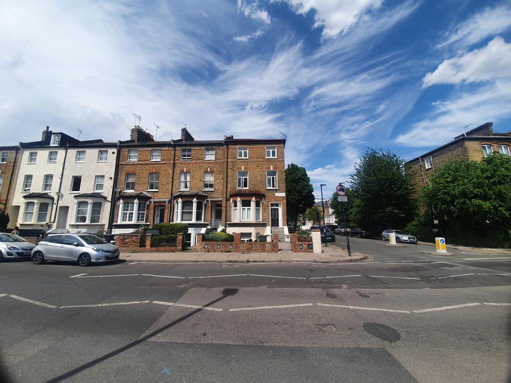 Tufnell Park Road, London N7 1 bed ground floor flat £1,250 pcm (£288 pw)