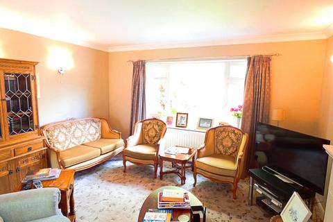 3 bedroom bungalow for sale - Moonfield, Hexham, Northumberland, NE46 1EG