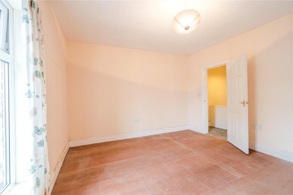 Bedroom 1 (2)