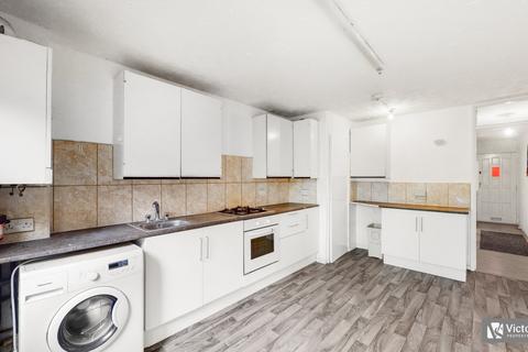 4 bedroom apartment to rent - Chambord Street, Shoreditch, London, E2