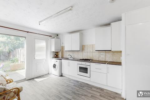 4 bedroom terraced house to rent, Chambord Street, Shoreditch, London, E2