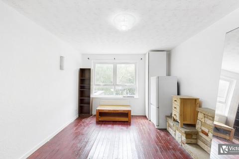 4 bedroom terraced house to rent, Chambord Street, Shoreditch, London, E2