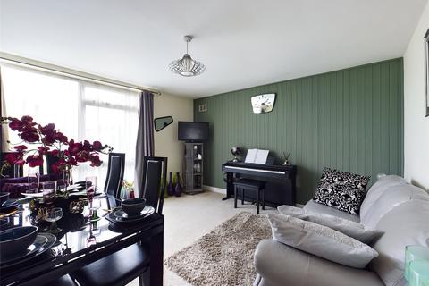 2 bedroom apartment for sale - Amanda Court, Edward Way, Ashford, Middlesex, TW15