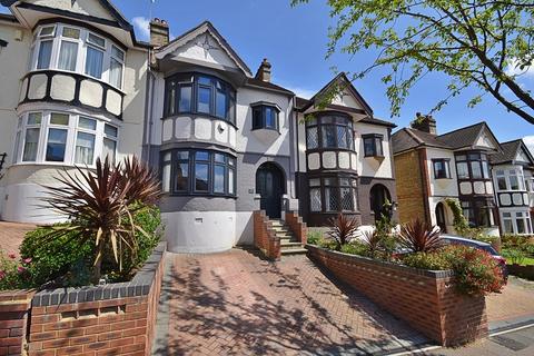 4 bedroom terraced house for sale - East View, Chingford, London. E4 9JA