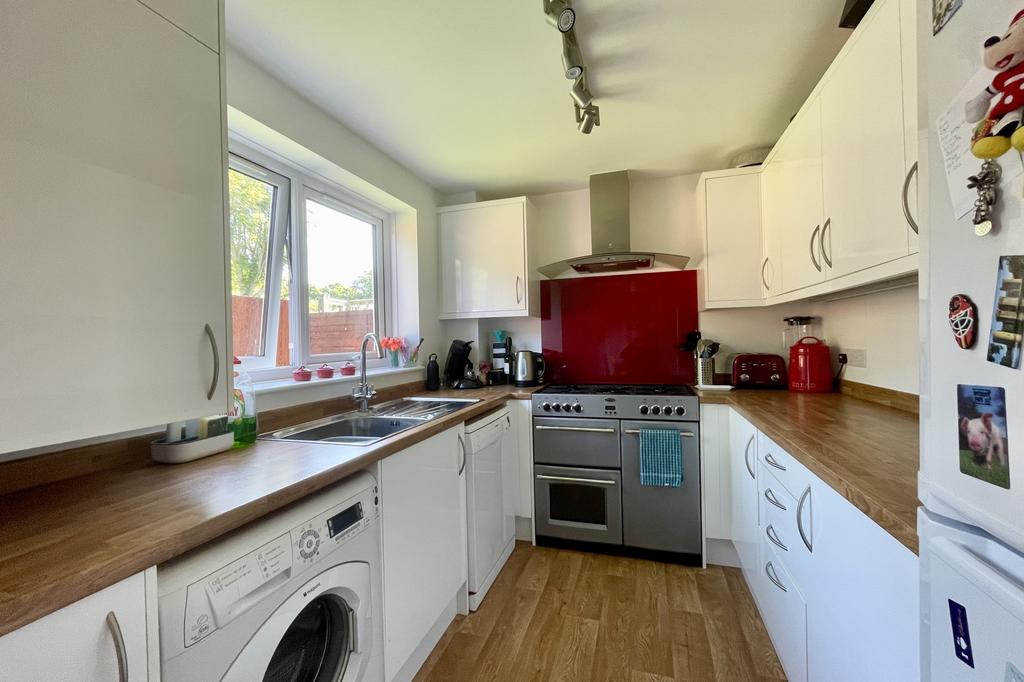 Heron Ridge, Polegate, East Sussex, BN26 3 bed semidetached house £