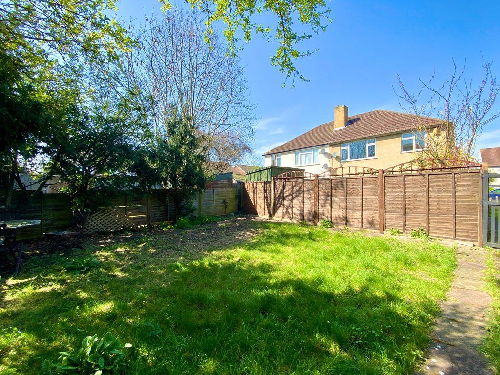 Burr Close, Bexleyheath DA7 4LD 2 bed £1,150 pcm (£265 pw)