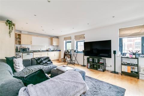 2 bedroom apartment to rent, Dovecote Building, SW11