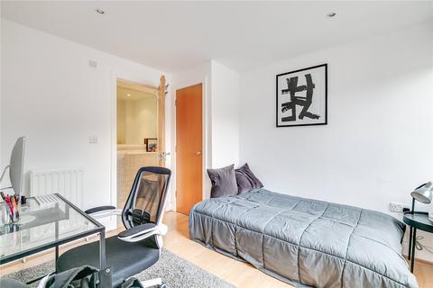 2 bedroom apartment to rent, Dovecote Building, SW11