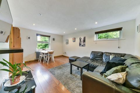 2 bedroom flat for sale - Edmeston Close, Hackney, E9