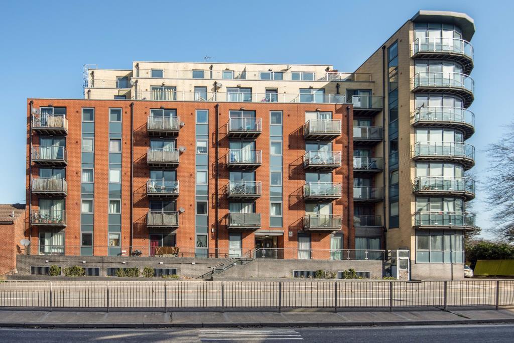 SLOUGH, BERKSHIRE, SL1 2 bed apartment £1,350 pcm (£312 pw)