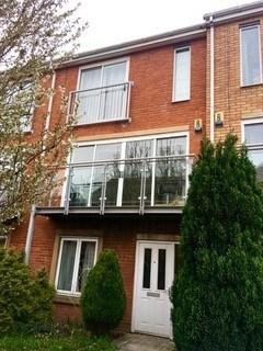 4 Bedroom Town House For Rent