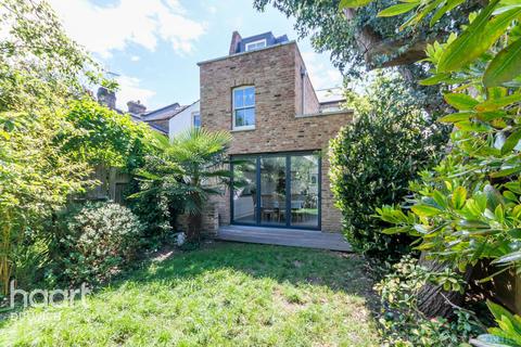 7 Cornflower Terrace, London, SE22 0HH