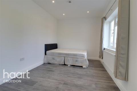 1 bedroom in a house share to rent - Hurst Road, CR0