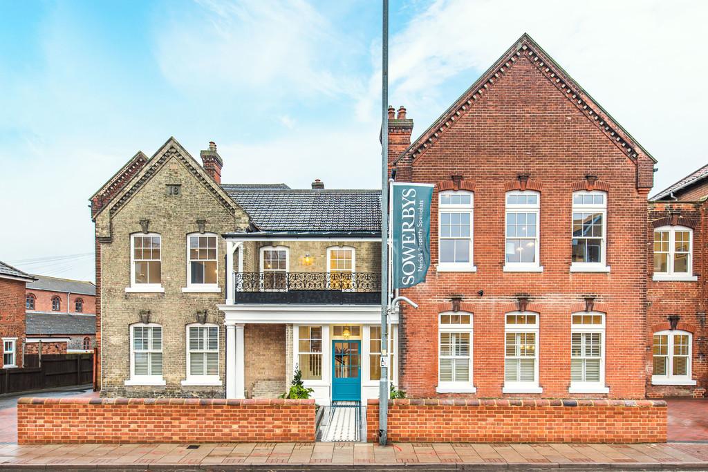 Cromer 2 bed apartment £425,000