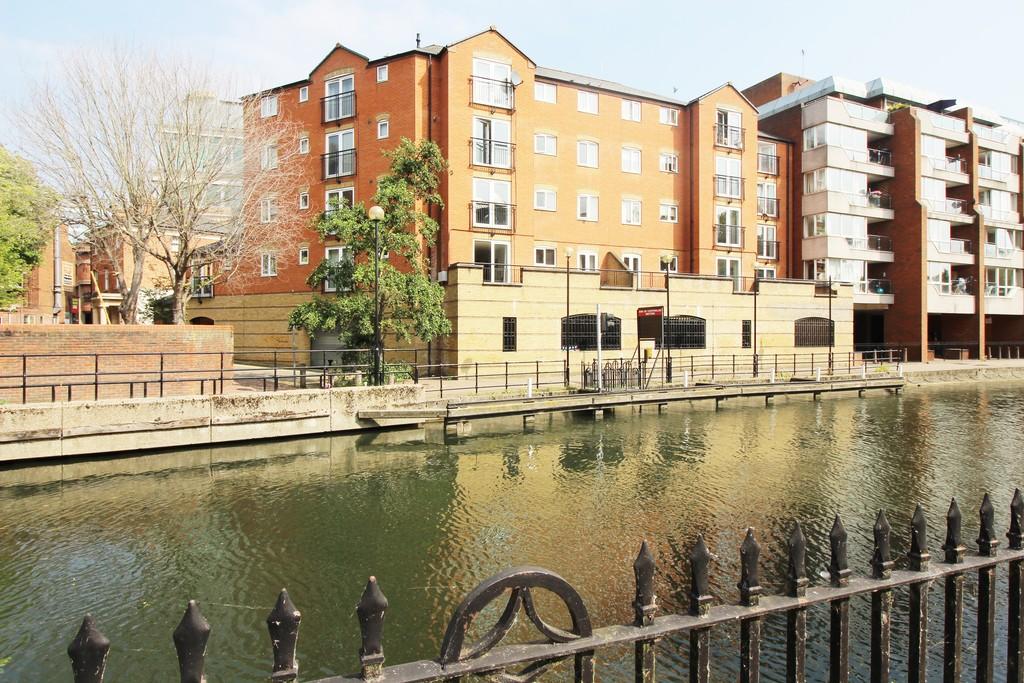 Highbridge Wharf, Reading, Berkshire 2 bed apartment £1,295 pcm (£299 pw)