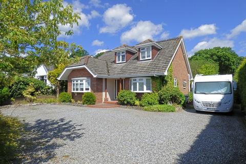 4 bedroom chalet for sale - Maxwell Road, Broadstone