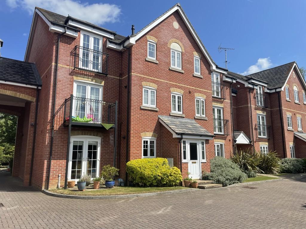 Meadowview, Hungerford 2 bed apartment £240,000