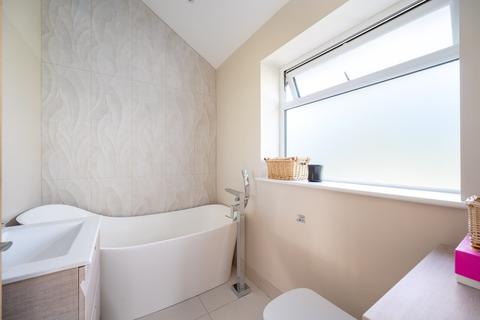 31 Apsley Grove, Dorridge, Solihull, B93 8QP