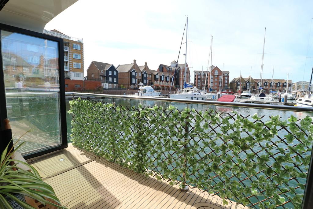 Pacific Drive, Sovereign Harbour, Eastbourne 2 bed houseboat for sale