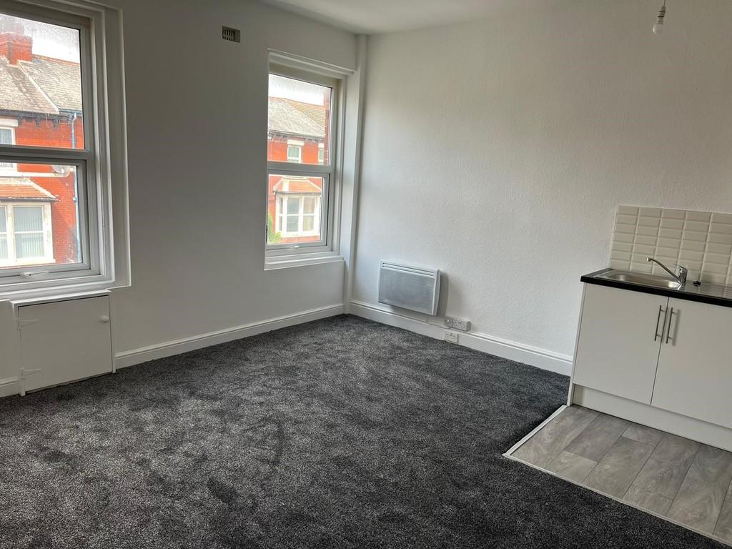 Flat 4, 43 Keswick Road 1 bed flat £325 pcm (£75 pw)
