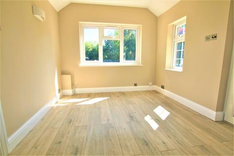 1 bedroom detached house to rent, Farnham Royal
